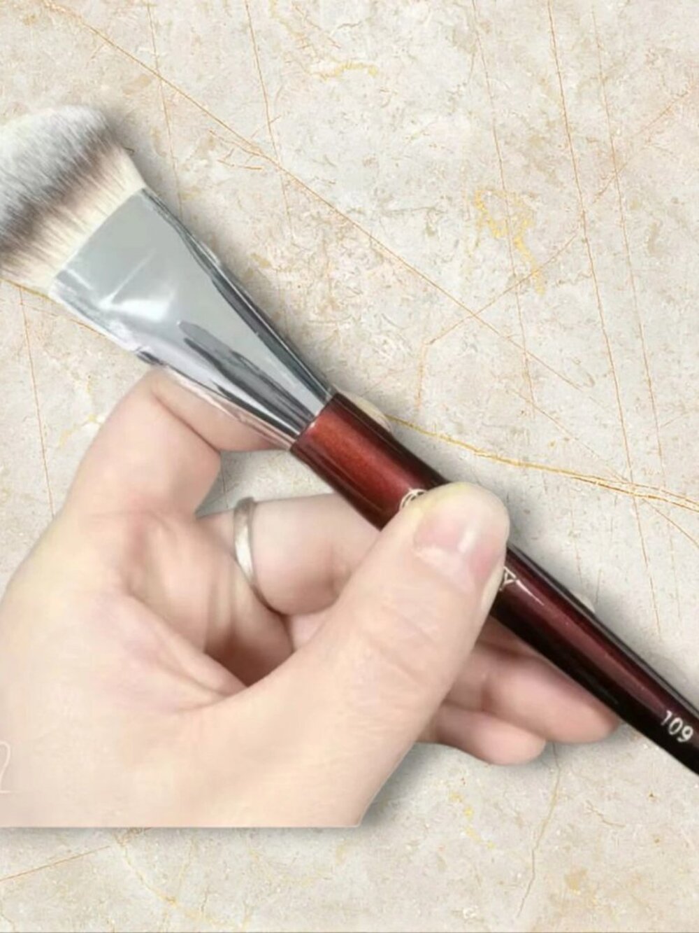 BK BEAUTY 109 MINI CONTOURED FOUNDATION Brush New - Picture 2 of 6